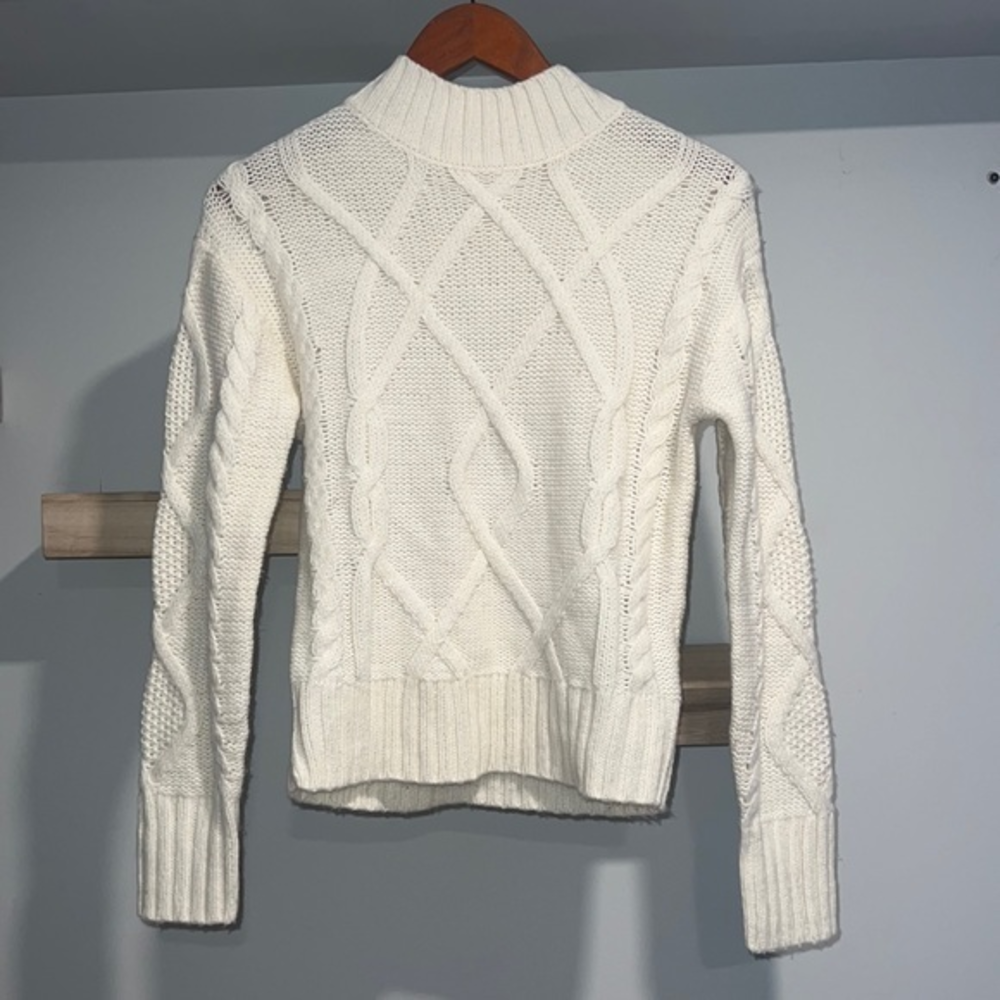Gap white turtle neck kint sweater